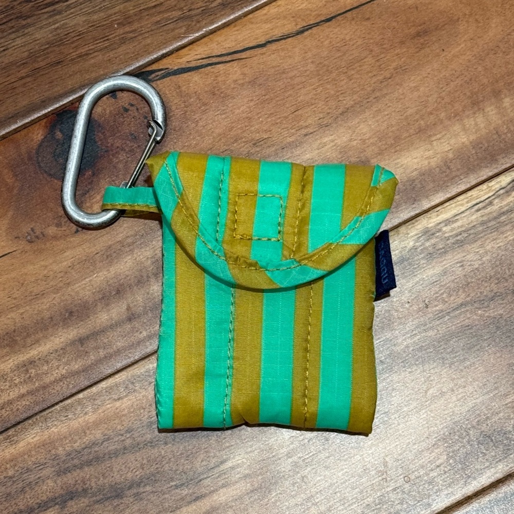 BAGGU Striped Green and Gold Pouch